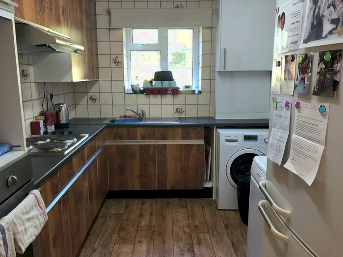 2 Bedroom Apartment To Rent In Courtney Hse, Mulberry Close, Hendon, London, NW4