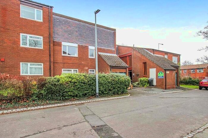 2 Bedroom Flat To Rent In Farm Lodge Grove, Telford, Shropshire, TF3