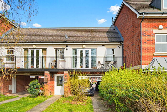 2 Bedroom Flat For Sale In London Road, Langley, SL3