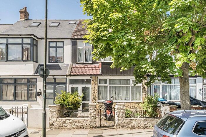 3 Bedroom Terraced House For Sale In Avenue Road, London, SW16