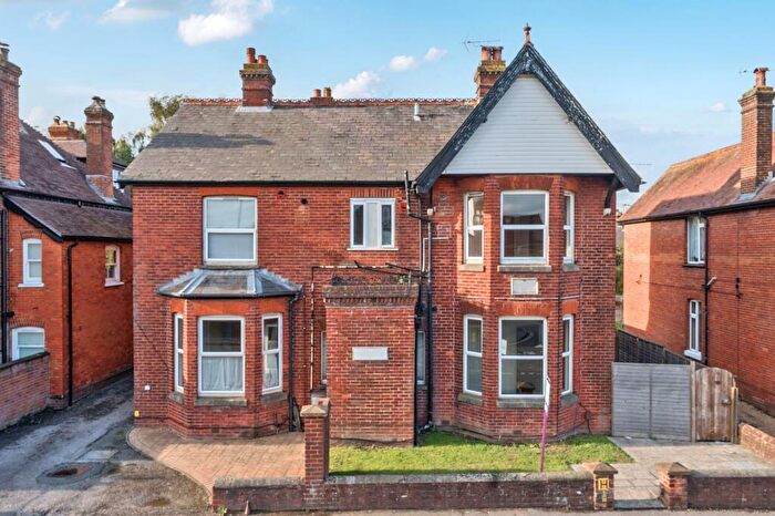5 Bedroom Detached House For Sale In Station Road, Petersfield, GU32