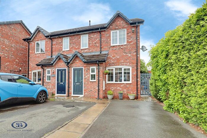 3 Bedroom Semi-detached House For Sale In The Hawthorns, Haslington, CW1