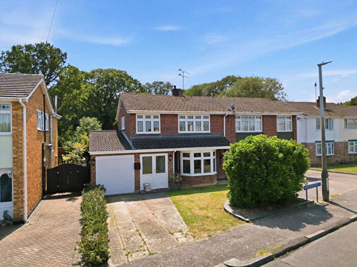 3 Bedroom Semi-Detached House For Sale In Toppesfield Avenue, Wickford, SS12