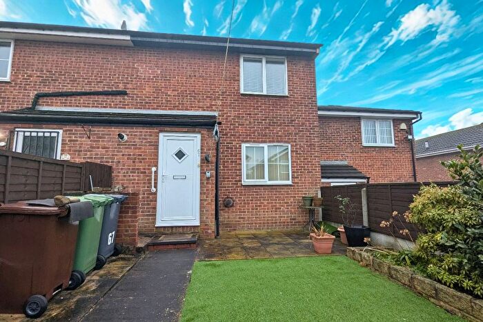 1 Bedroom Flat For Sale In Cliffe Park Crescent, Leeds, LS12