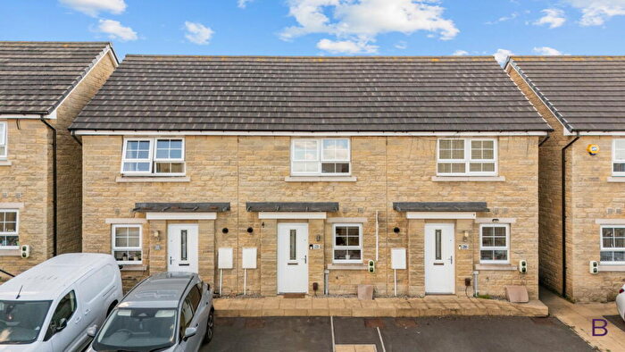 2 Bedroom Town House For Sale In Fern Ave, Clayton, Bradford., BD14