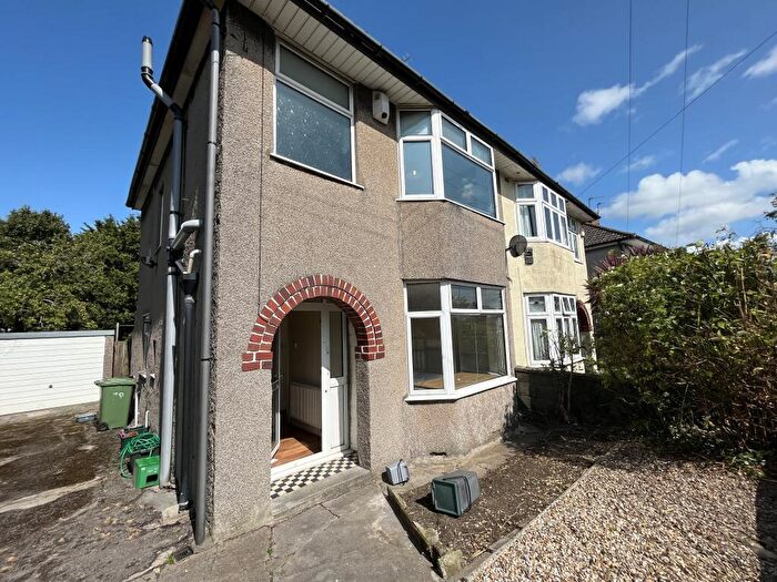 4 Bedroom Semi Detached House To Rent In Wades Road, Filton, South Gloucestershire，, BS34