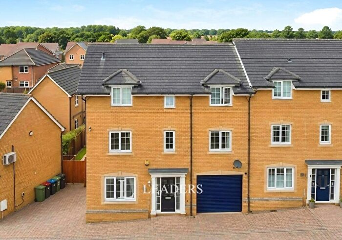 5 Bedroom End Of Terrace House For Sale In Matthau Lane, Oxley Park, Milton Keynes, MK4