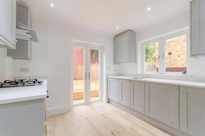 1 Bedroom Flat To Rent In Maple Road, Penge, London, SE20