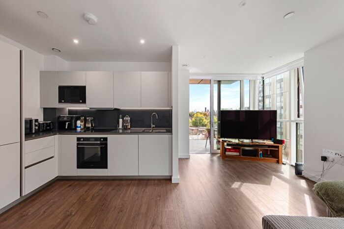 1 Bedroom Flat For Sale In Coster Avenue, London, N4