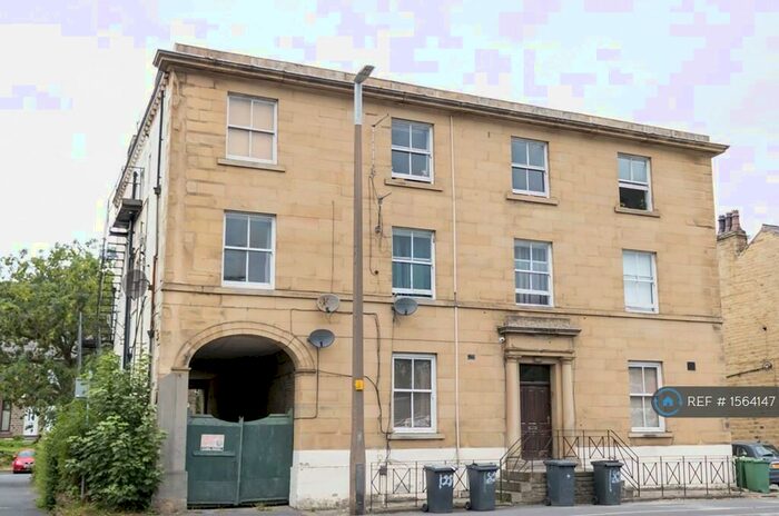 2 Bedroom Flat To Rent In Lockwood Road, Huddersfield, HD1