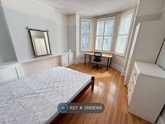 4 Bedroom Maisonette To Rent In Avenue Road, KT1