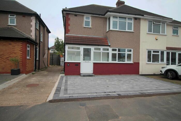 3 Bedroom Semi-Detached House To Rent In Labunum Walk, Hornchurch, RM12