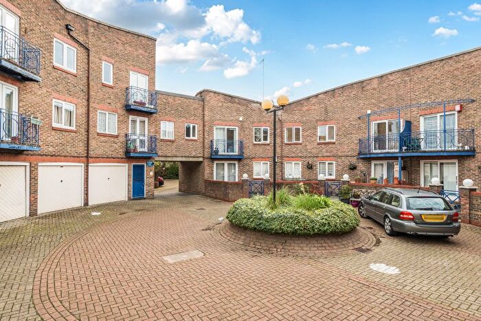 1 Bedroom Flat For Sale In Trundleys Road, London, SE8