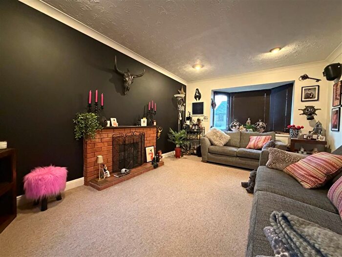 4 Bedroom Property To Rent In Bishops Gate, Bishops Itchington, Southam, CV47