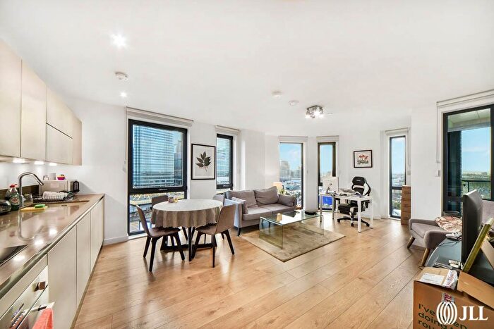 2 Bedroom Apartment To Rent In Roosevelt Tower, Williamsburg Plaza, E14