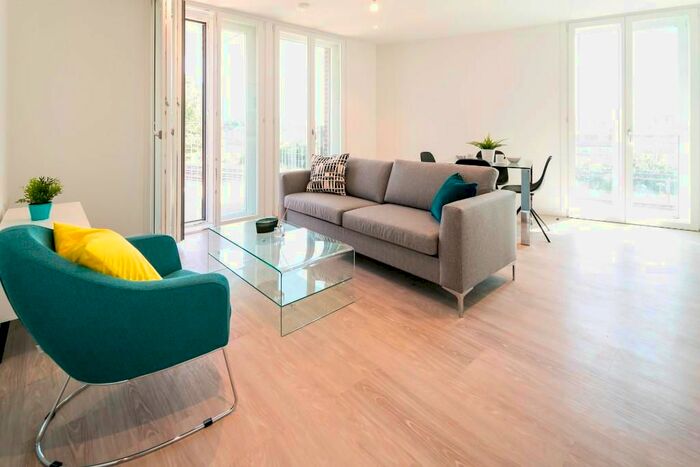 2 Bedroom Flat To Rent In Powerhouse Lane, Hayes, Middlesex, UB3