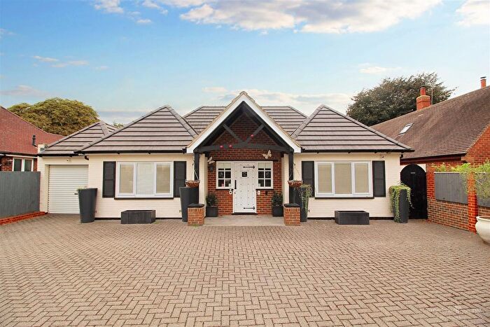 2 Bedroom Detached Bungalow For Sale In Wargrave Road, Twyford, Reading, RG10