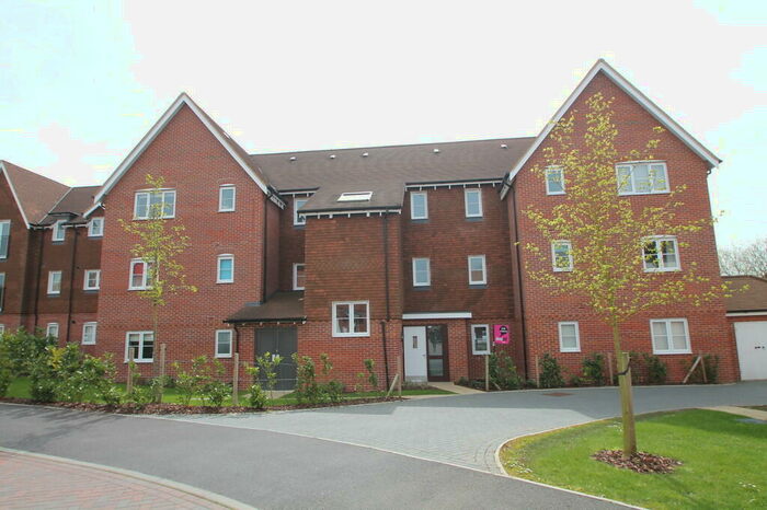 2 Bedroom Apartment To Rent In Outfield Crescent, Wokingham, RG40