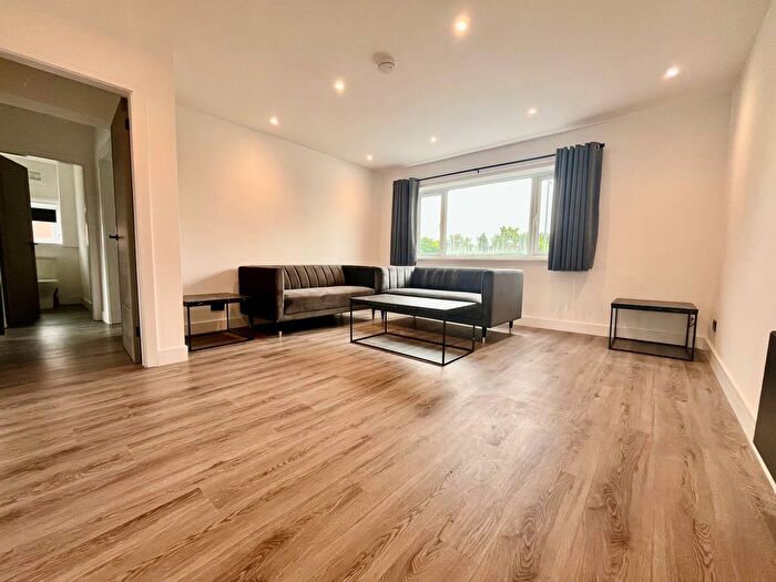 2 Bedroom Flat To Rent In Alwoodley Court, Leeds, LS17
