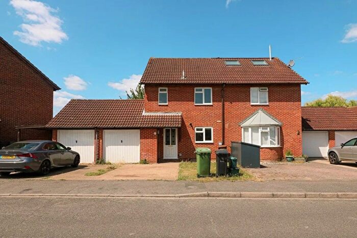 3 Bedroom Detached House To Rent In Cardinal Close, Worcester Park, KT4