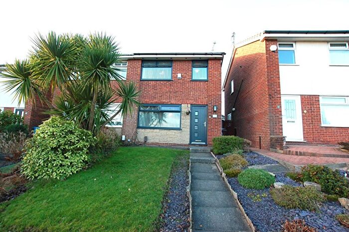 3 Bedroom Semi Detached House For Sale In Firwood Park, Chadderton, Oldham, Greater Manchester, OL9