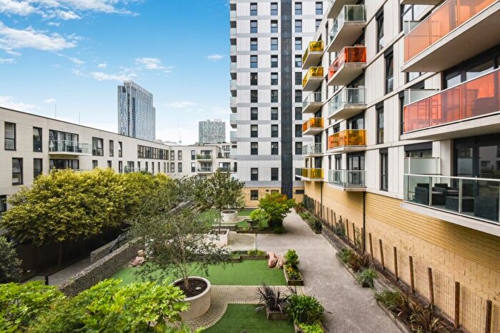 2 Bedroom Apartment For Sale In Kensington Apartments, Commercial Street, E1
