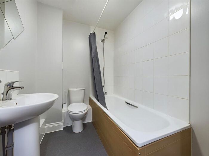 1 Bedroom Flat To Rent In Sanders Place, Walsworth Road, Hitchin, SG4