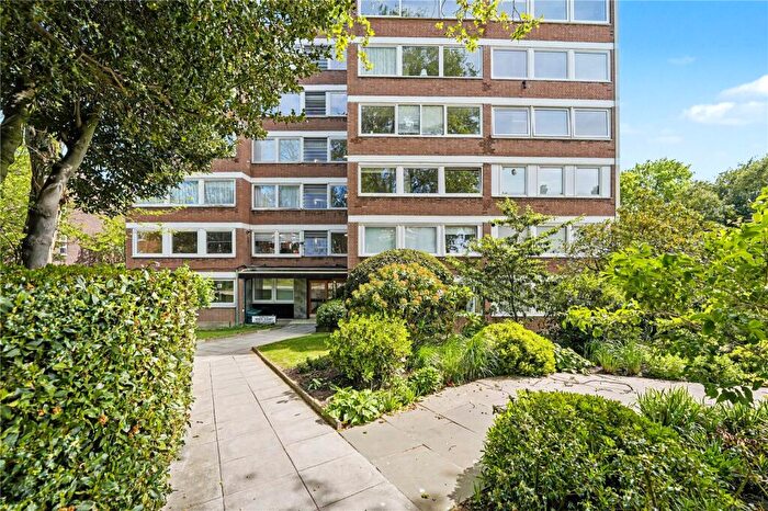 2 Bedroom Apartment For Sale In Mount View Road, London, N4