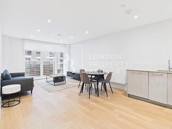 2 Bedroom Apartment To Rent In Carraway Street, Reading, RG1