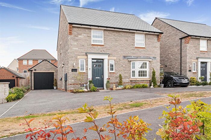 4 Bedroom Detached House For Sale In Fitzgilbert Close, Okehampton, EX20