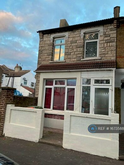 3 Bedroom End Of Terrace House To Rent In Hall Road, London, E6