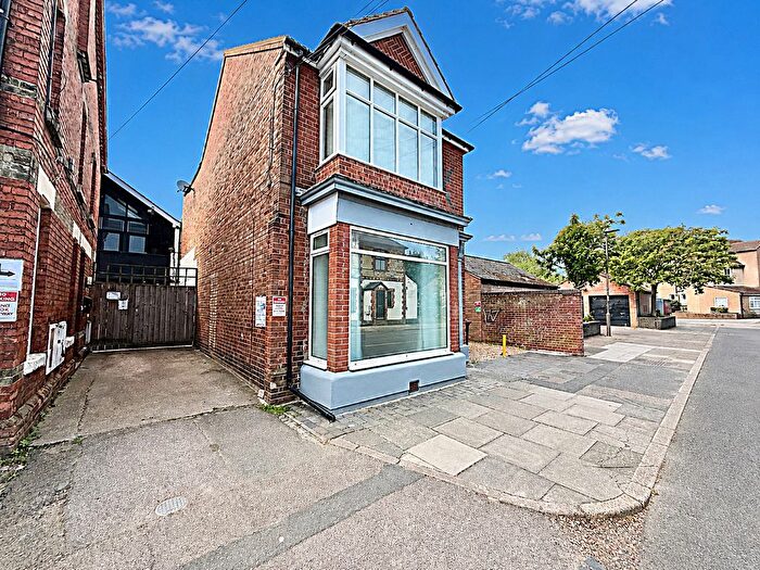 1 Bedroom Flat To Rent In Park Road West, Bedford, MK41