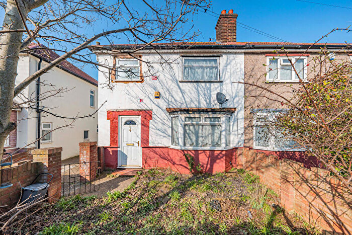 3 Bedroom Semi Detached House For Sale In Baylis Road, SL1