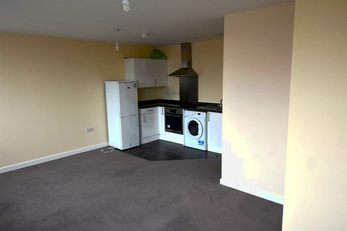Flat To Rent In Burleys Way, Leicester, LE1