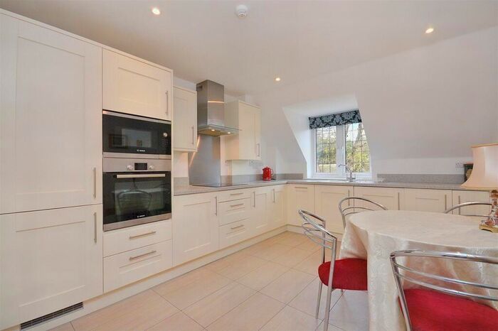 2 Bedroom Flat For Sale In Carlisle Road, Eastbourne, BN20