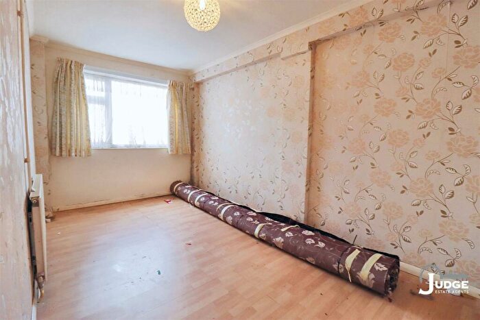 2 Bedroom Detached Bungalow For Sale In Hardie Crescent, Leicester, LE3
