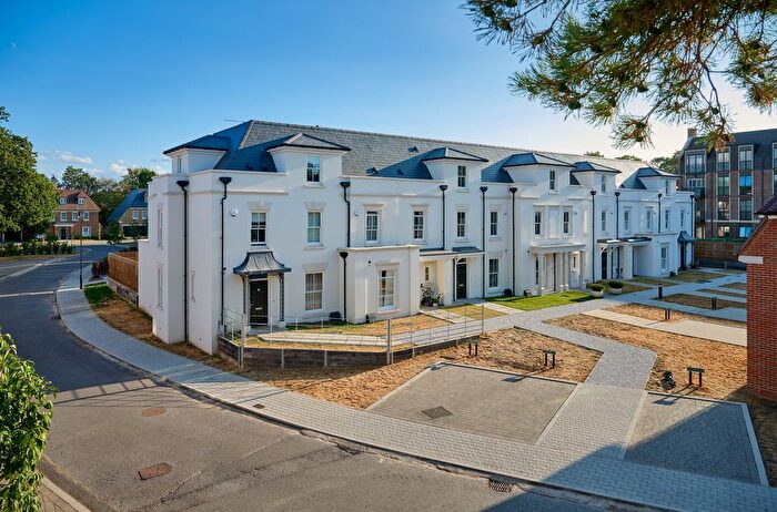 4 Bedroom Town House For Sale In Parvis Road, West Byfleet, KT14