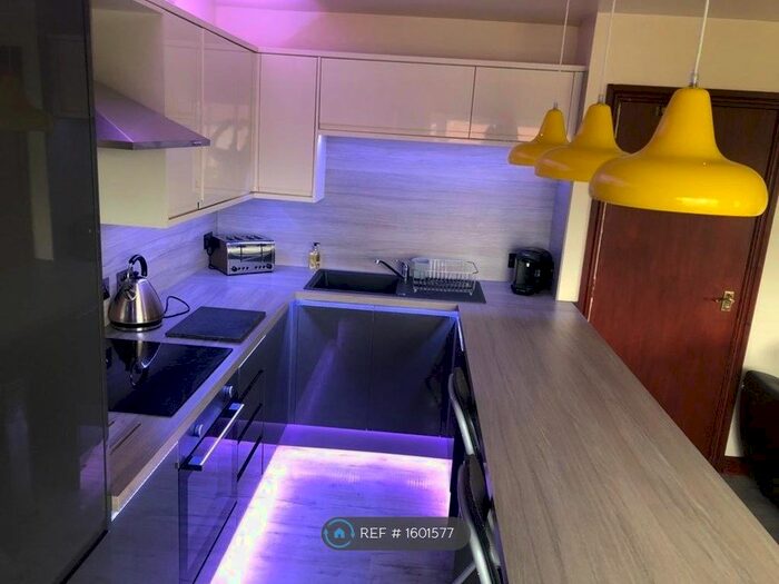 2 Bedroom Flat To Rent In Greenhill Main Road, Sheffield, S8