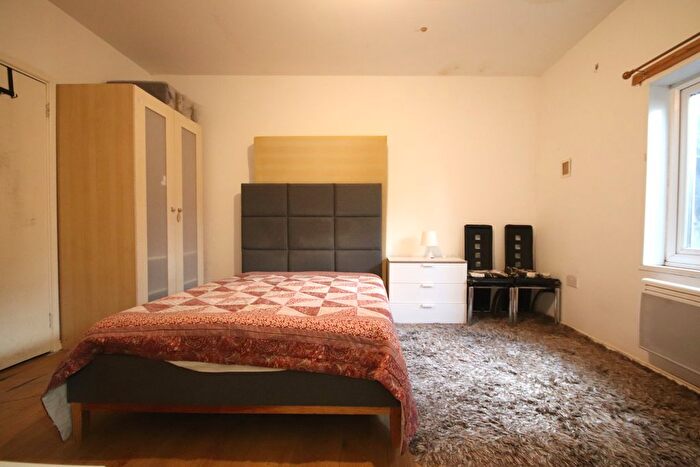 1 Bedroom Studio To Rent In Oak Road, RM3