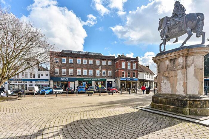 1 Bedroom Flat For Sale In The Square, Petersfield, GU32