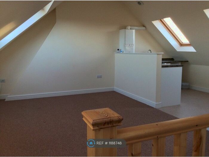 Studio To Rent In St Andrews Road, Exmouth, EX8