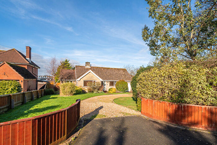 3 Bedroom Bungalow To Rent In Fairlee Road, Newport, Isle Of Wight, PO30