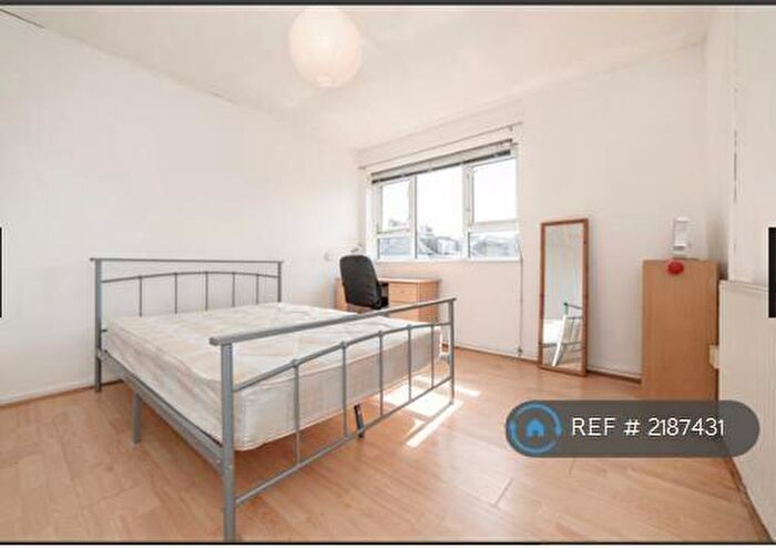 3 Bedroom Flat To Rent In Penrose House, London, SE17