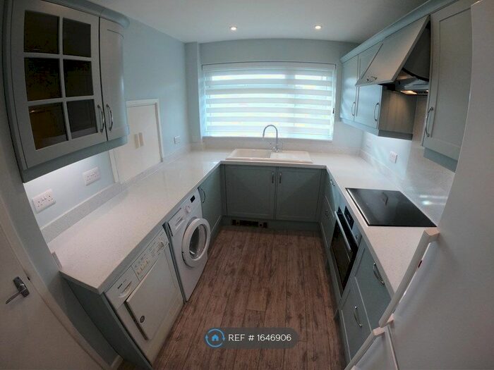 2 Bedroom Flat To Rent In Ludlow Gardens, Basingstoke, RG23