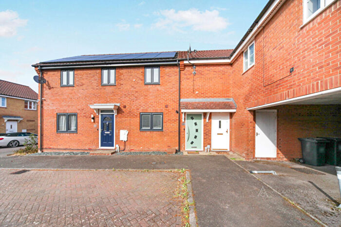 2 Bedroom Flat To Rent In Peppercorn Way, Dunstable, Bedfordshire, LU6