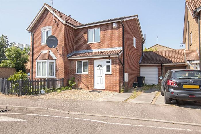 2 Bedroom Property To Rent In Teresa Gardens, Waltham Cross, EN8