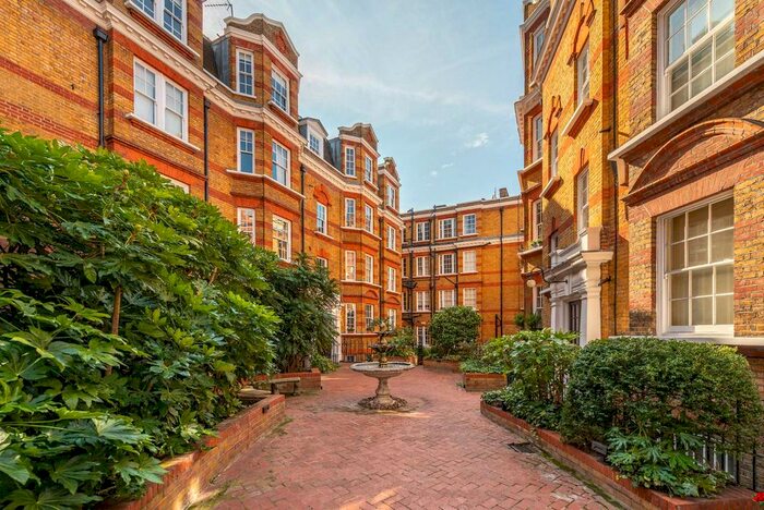 3 Bedroom Flat To Rent In Kensington Church Street, Kensington, London, W8