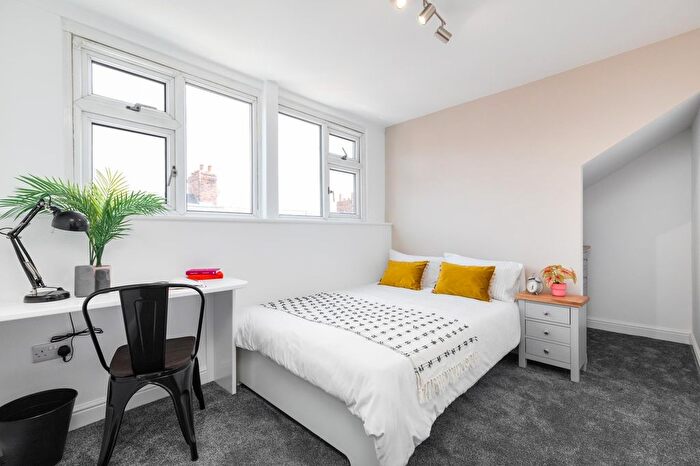 4 Bedroom Semi-Detached House To Rent In Autumn Avenue, Leeds, LS6