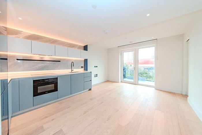 1 Bedroom Flat To Rent In Cascade Way, London, W12