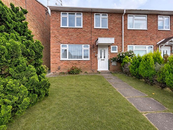 3 Bedroom Terraced House For Sale In Redfern Avenue, Kenilworth, CV8